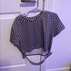 SHEIN Black and White Graphic Crop Tee with Peter Pan Collar